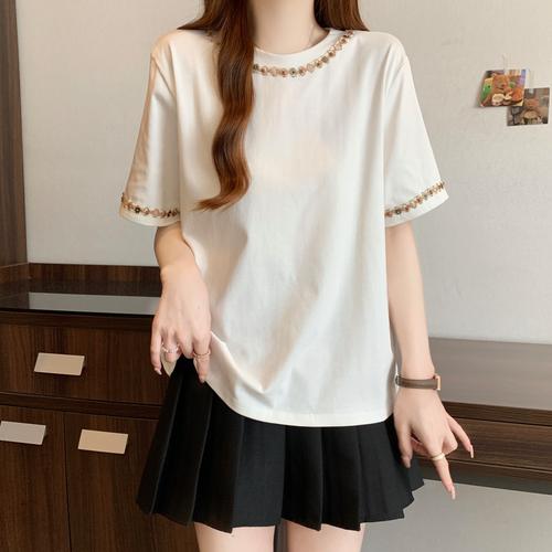 大頭照穿什麼衣服:完美證件照、履歷照的服裝指南 1 大頭照穿什麼衣服