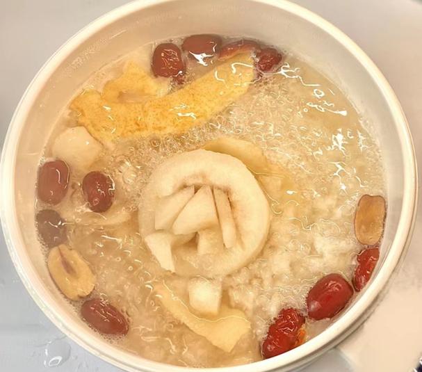 喉嚨痛飲什麼湯水