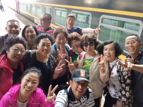 火車來去的玉霞是誰:深入探討台語經典歌曲背後的故事與文化意涵 1 火車來去的玉霞是誰