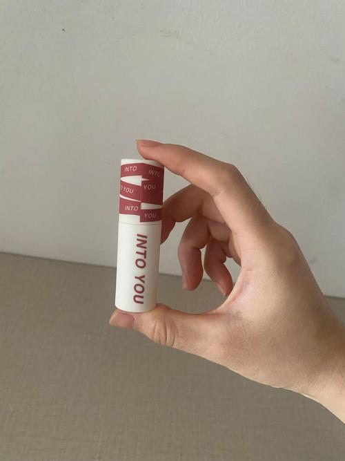 唇泥是什麼 - 深入解析唇泥的質地、特色與選購指南 1 唇泥是什麼