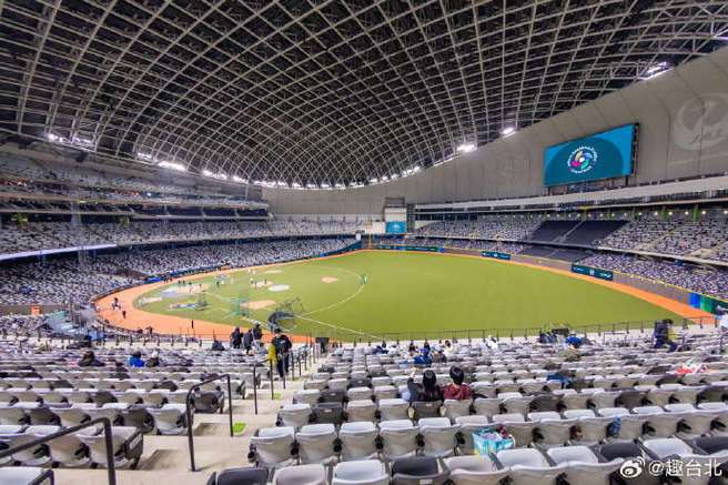 大巨蛋是室內的嗎