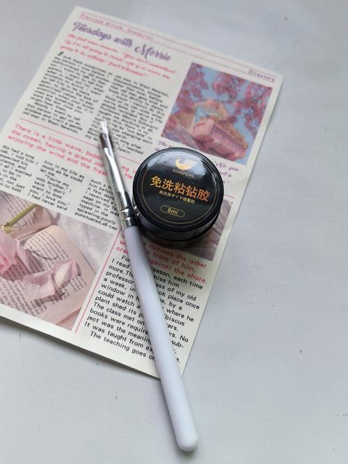 美甲貼鑽用什麼膠?一篇搞懂鑽飾固定秘訣與超持久攻略 3 美甲貼鑽用什麼膠