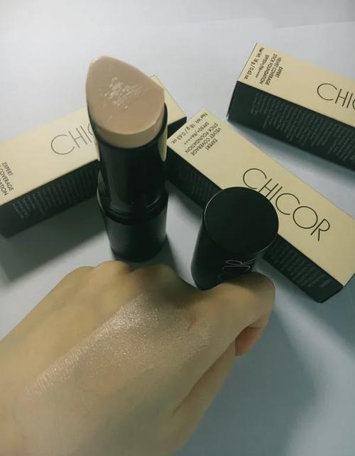 粉底棒好用嗎:全面解析其優缺點、適用膚質與上妝技巧 3 粉底棒好用嗎