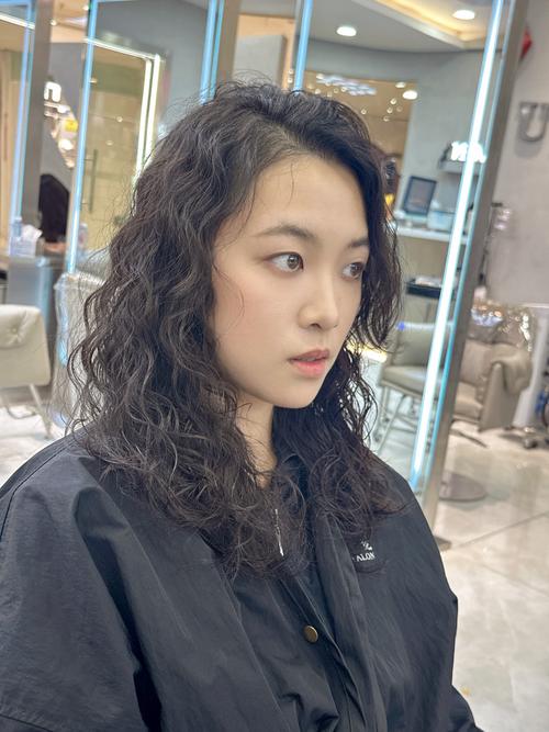 細軟髮適合燙什麼:告別扁塌,打造蓬鬆輕盈的完美髮型! 3 細軟髮適合燙什麼