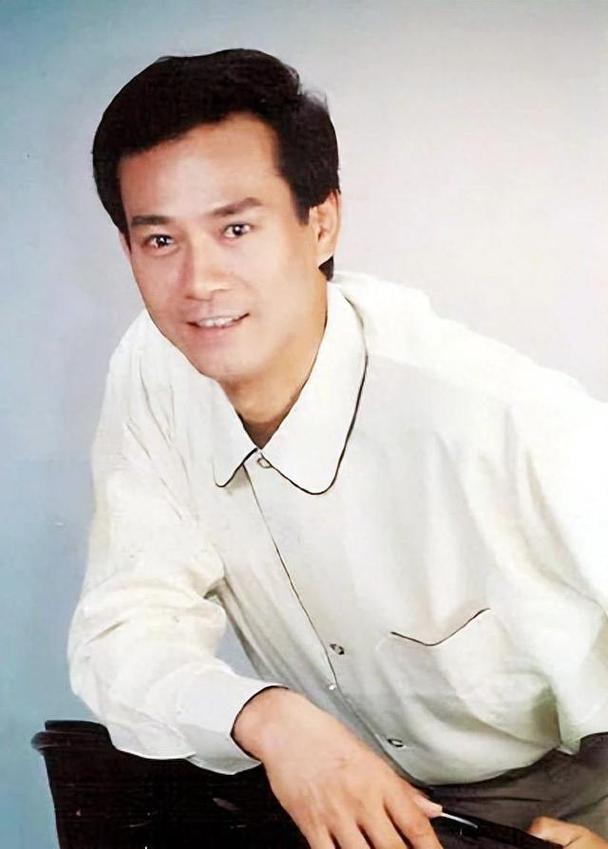 鄭少秋幾年次:深入解析香港藝壇常青樹的真實歲月 3 鄭少秋幾年次