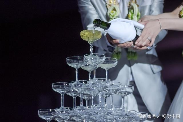 為什麼要倒香檳塔