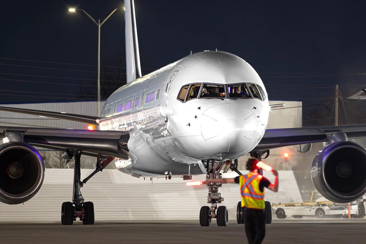 飛機可以自己倒退嗎