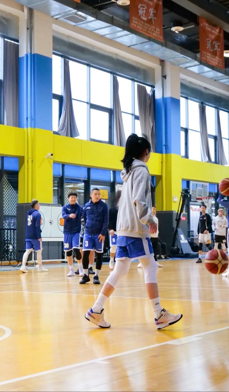 天氣冷適合打球嗎:寒冬運動的準備、風險與效益全解析 1 天氣冷適合打球嗎