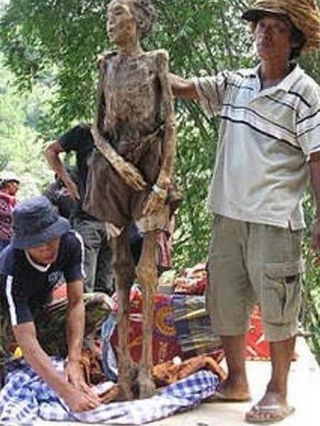 趕屍人是什麼:探秘湘西的神祕送靈者與古老傳說 1 趕屍人是什麼