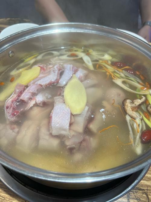 整隻雞要燉多久