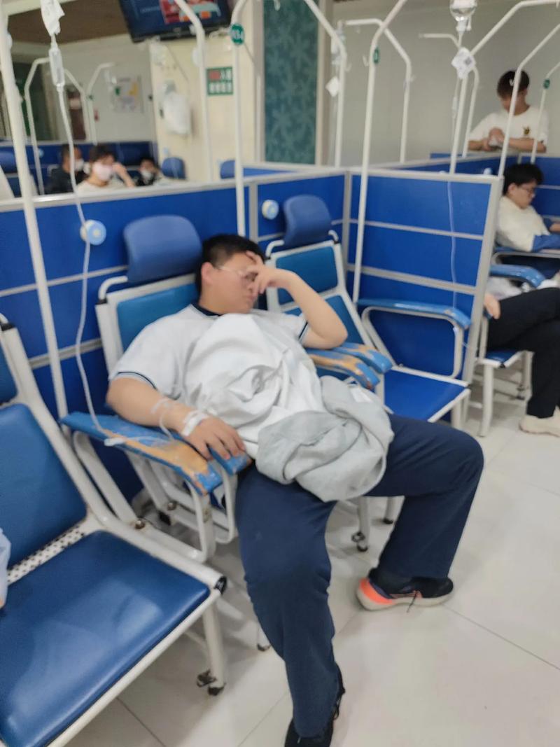 發燒能上班嗎:職場倫理、健康風險與法律權益全面解析 3 發燒能上班嗎