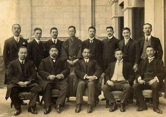 孫中山和蔣中正什麼關係:深度解析兩位近代中國巨人的傳承與影響 3 孫中山和蔣中正什麼關係