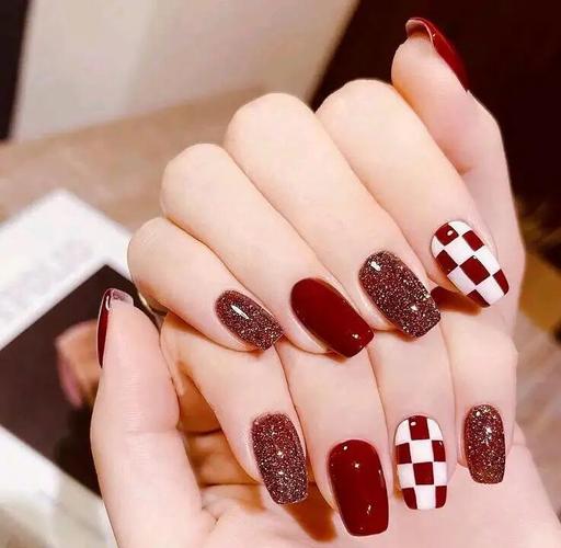 手黑適合什麼美甲顏色