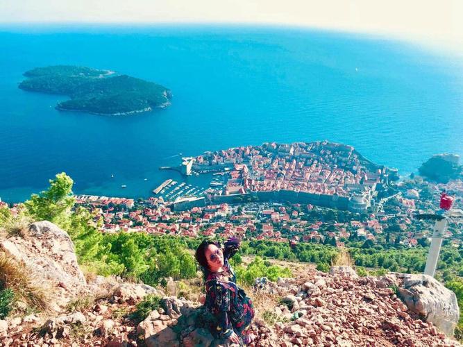 克羅埃西亞冬天適合去嗎:探索冬季亞得里亞海的獨特魅力與實用指南 3 克羅埃西亞冬天適合去嗎