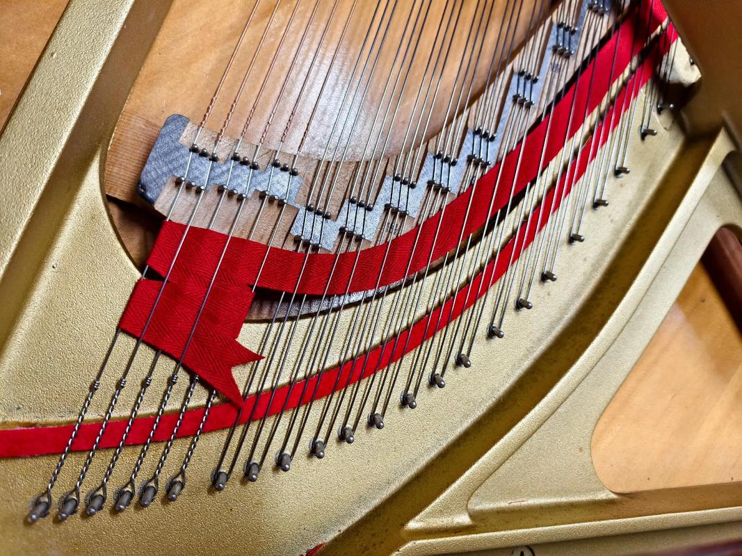 鋼琴換弦多少錢:影響價格的因素與完整指南 1 鋼琴換弦多少錢