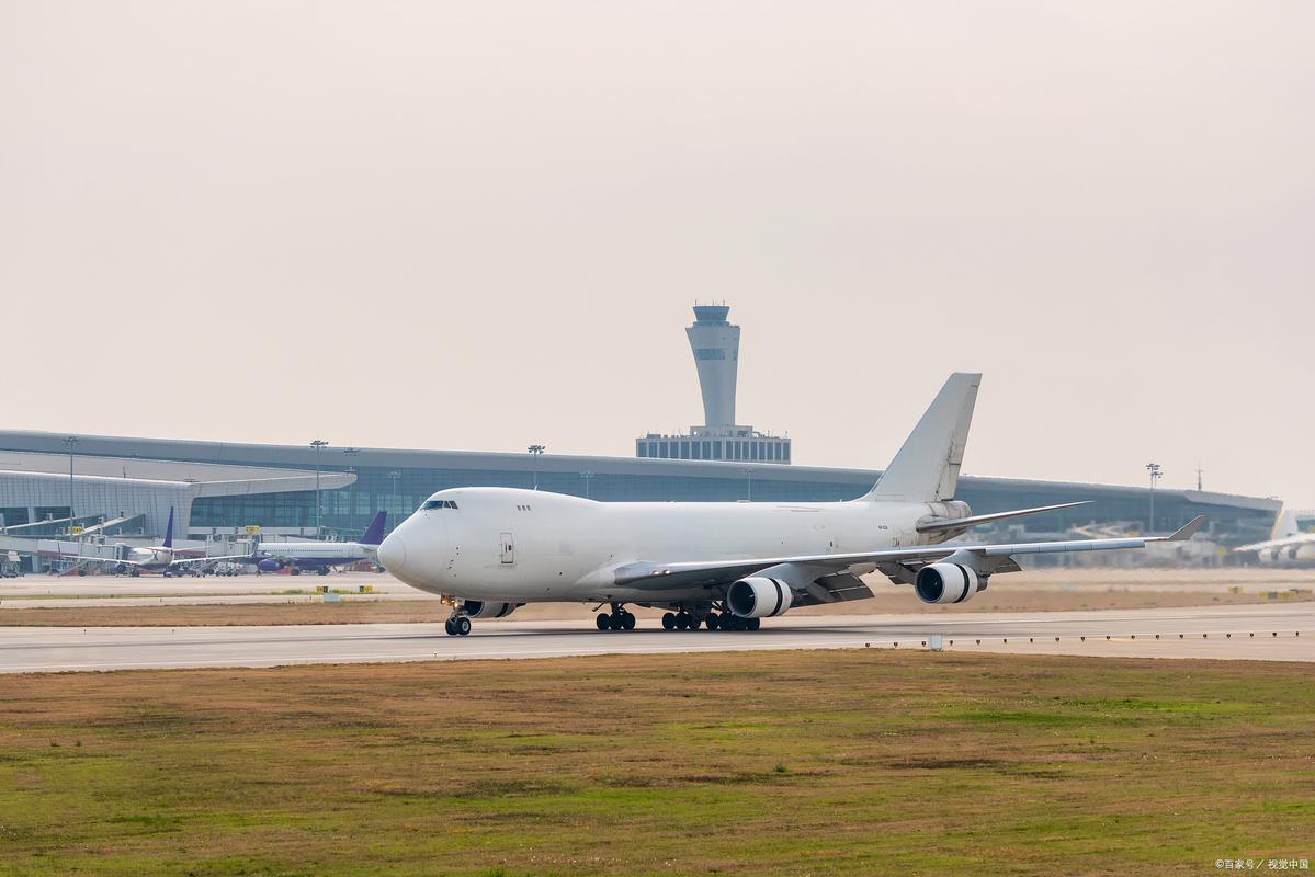 飛機加滿油飛多久