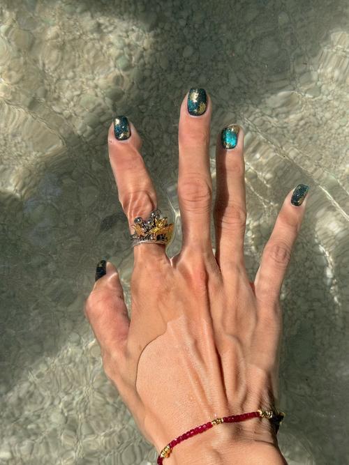 美甲一定要照燈嗎