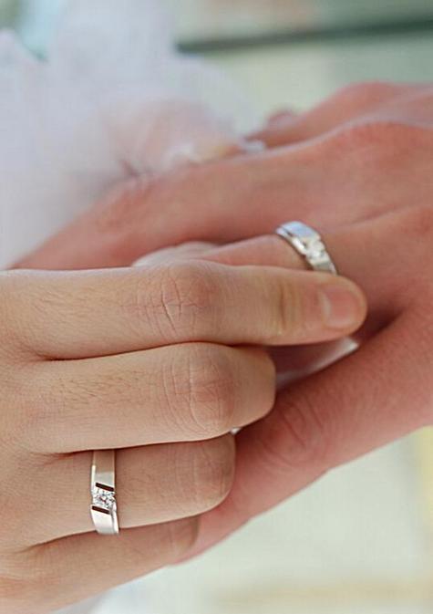 結髮:穿越千年的誓約與承諾,從古老儀式到現代情感的深度探索 1 結髮