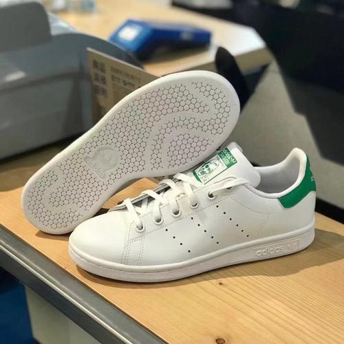 Stan Smith 防水嗎:經典鞋款的防潑水性能與保養指南 1 Stan Smith 防水嗎