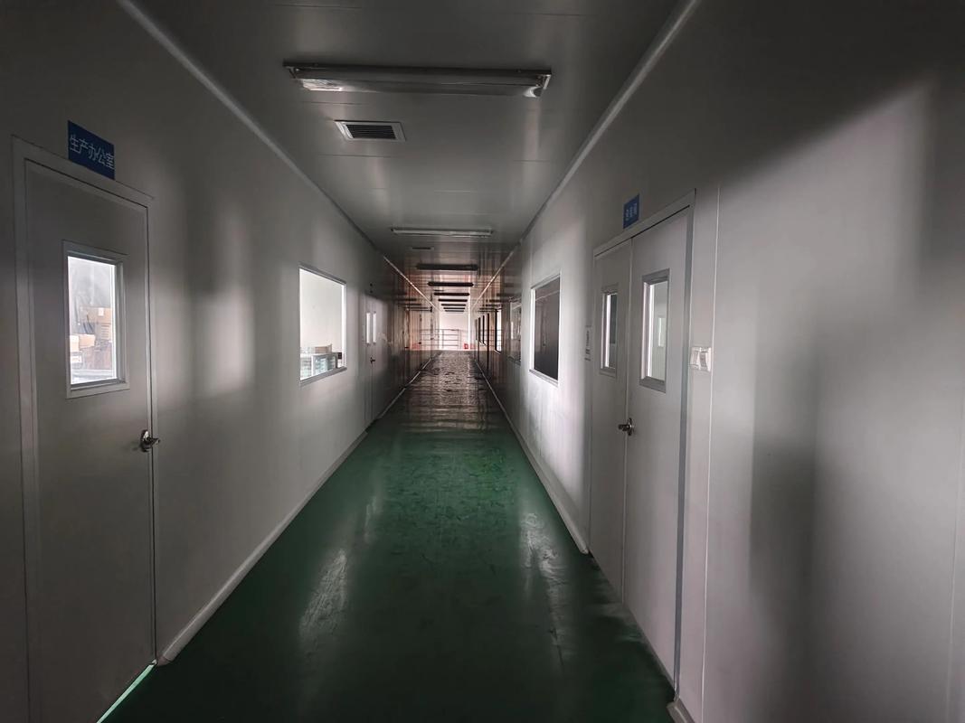 進無塵室可以化妝嗎:潔淨室內的個人儀容規範與潛在影響 3 進無塵室可以化妝嗎