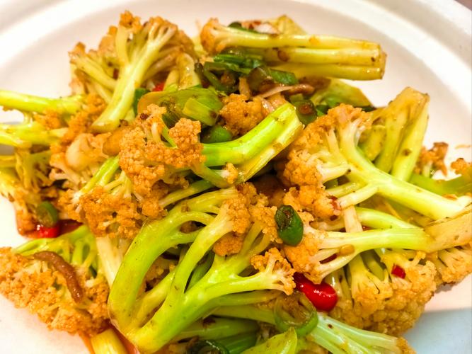 炒白花椰菜:簡單美味的家常料理攻略,從挑選到烹調的完美指南! 1 炒白花椰菜