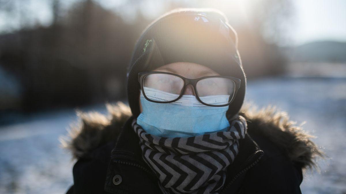 為什麼戴口罩眼鏡會起霧