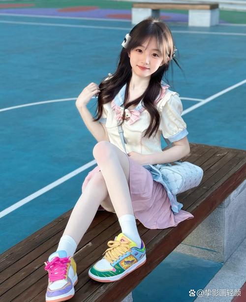 白鞋配什麼襪子