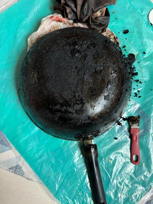 鐵鍋油膜是什麼