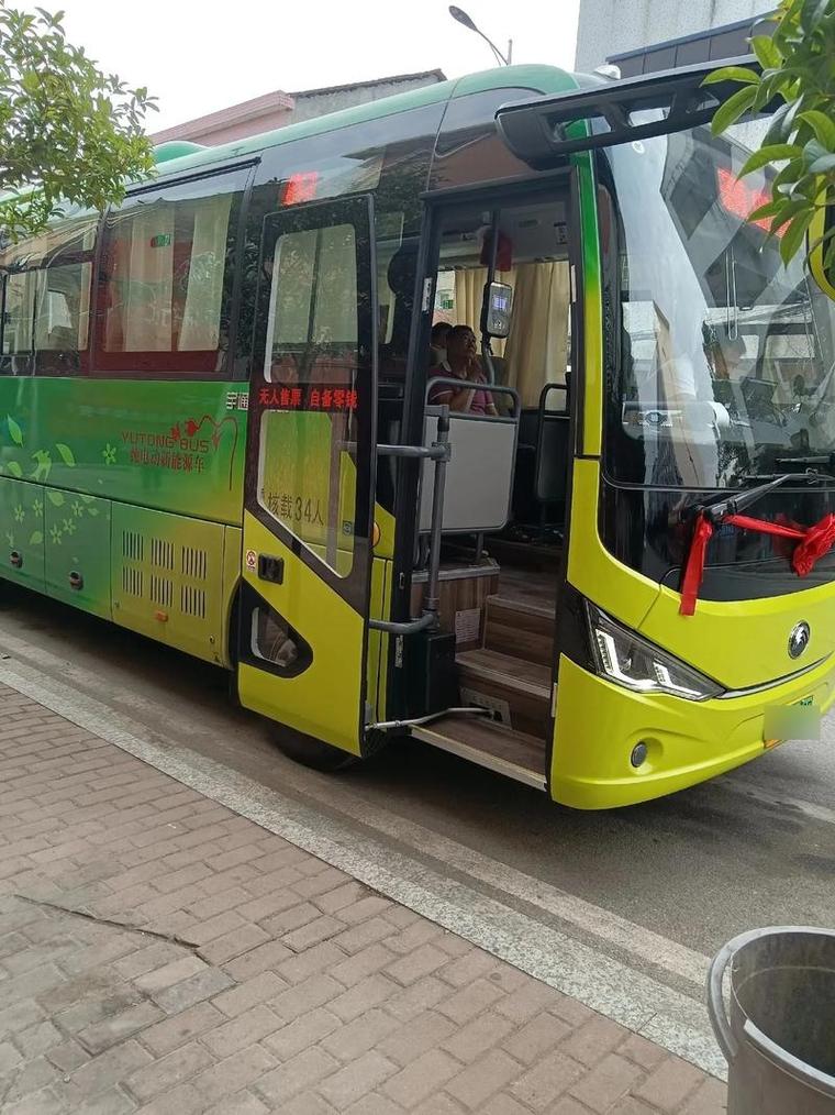 一輛公車多少錢