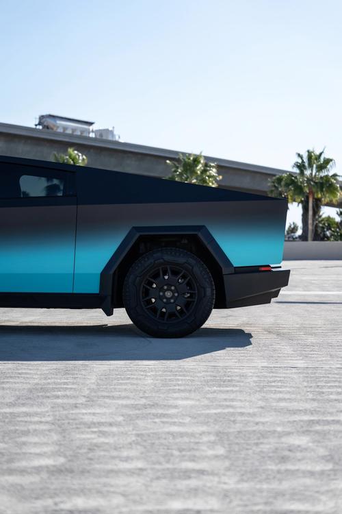 Cybertruck 台灣可以上路嗎