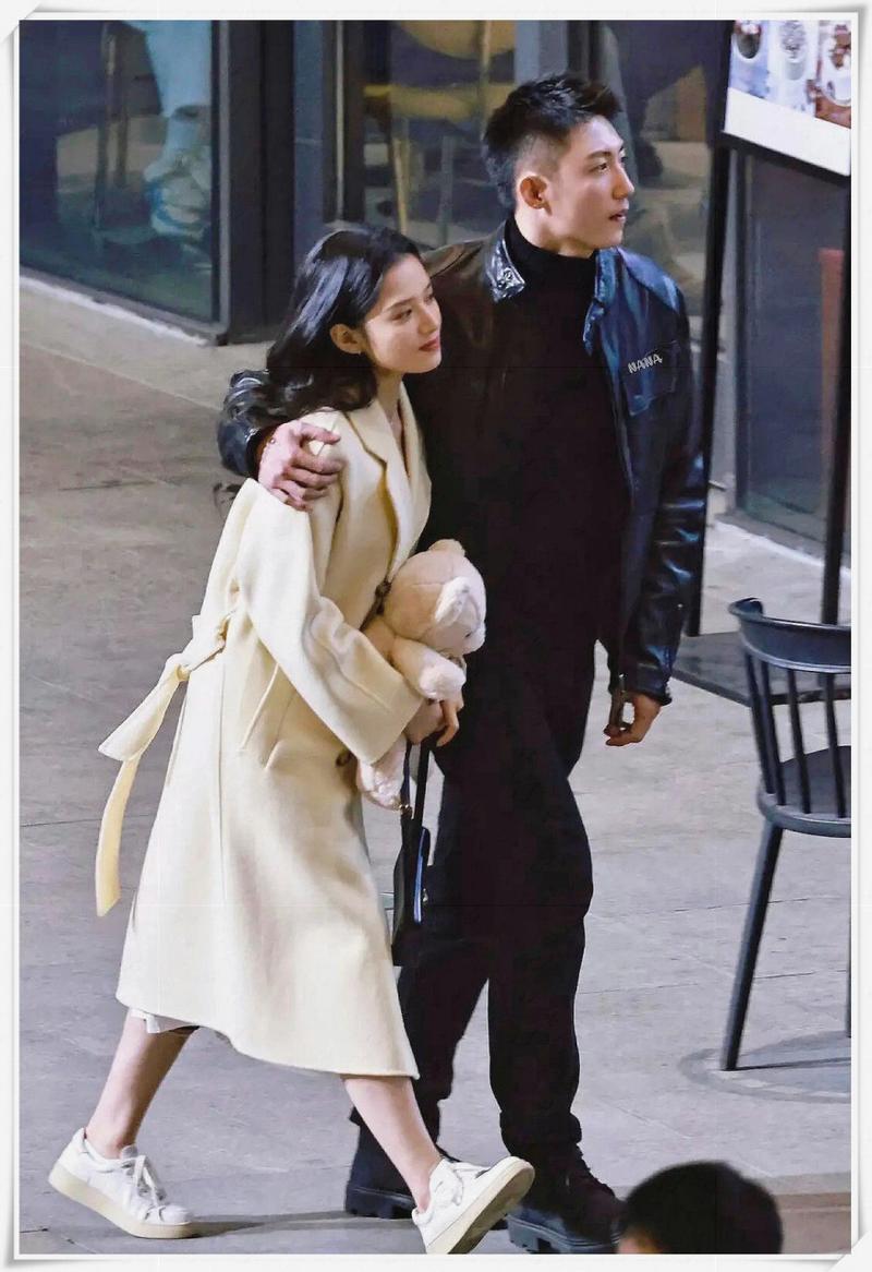 南初 陸驍:探析虐戀情深背後,霸總文學與現代情感的深度交織 1 南初 陸驍