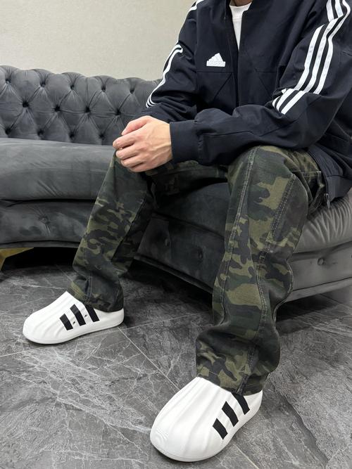迷彩褲搭什麼鞋子?從街頭潮流到戶外機能,終極搭配指南 1 迷彩褲搭什麼鞋子