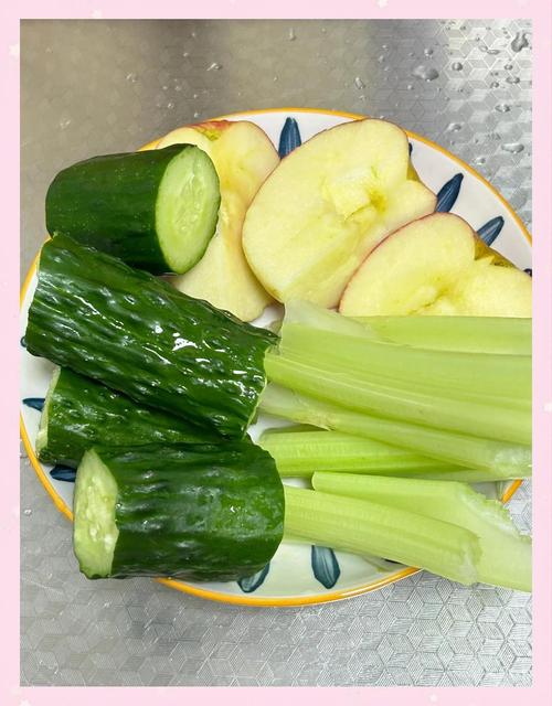 西芹汁分享:從入門到進階,深度解析功效、正確飲用與常見問題,讓你輕鬆喝出好體質! 3 西芹汁分享