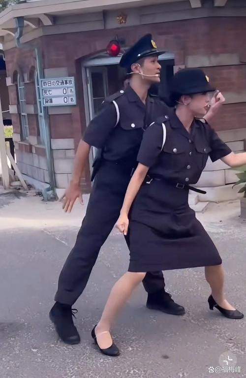 警察跳舞