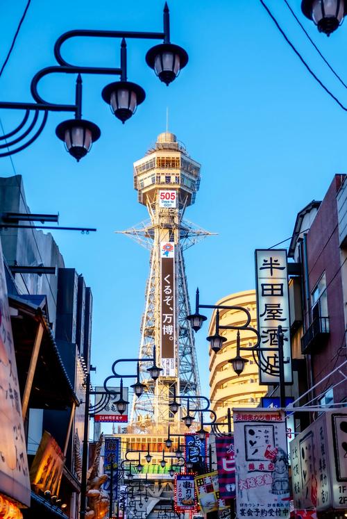 大阪通天閣溜滑梯:新世界地標的刺激新玩法,深度解析通天閣塔溜滑梯的設計、體驗與預約攻略 1 大阪通天閣溜滑梯