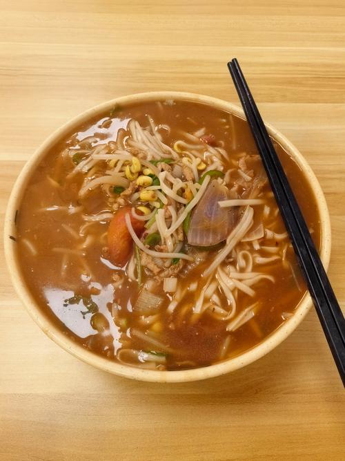 龍記搶鍋面:尋味台北老字號,一碗入魂的砂鍋麵傳奇 1 龍記搶鍋面