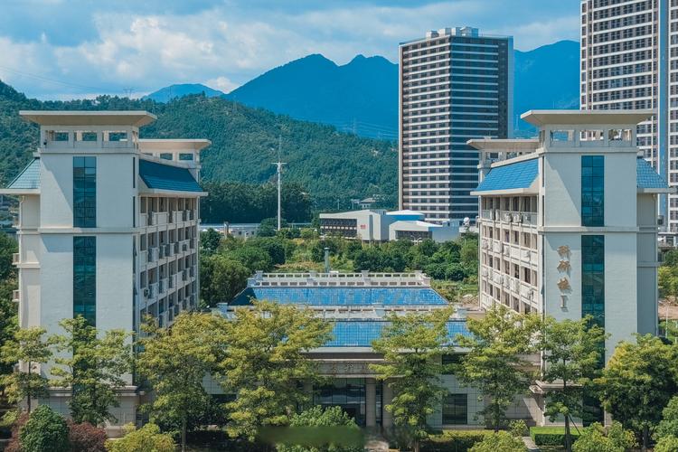 有哪些大學在山上