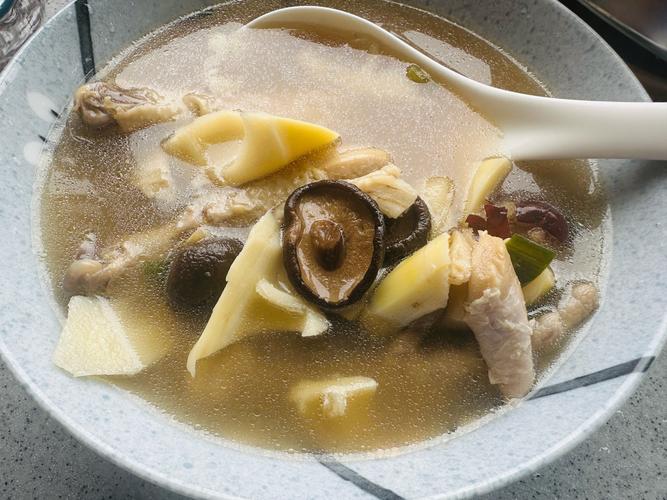 狗尾草雞湯
