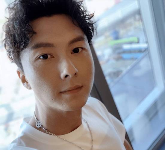 王浩信離婚了嗎?深度解析其婚姻狀況與傳聞真相 1 王浩信離婚了嗎