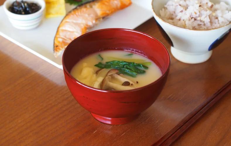 味噌湯有什麼好處:深度解析這碗日式國民湯的健康秘密與飲食智慧 3 味噌湯有什麼好處