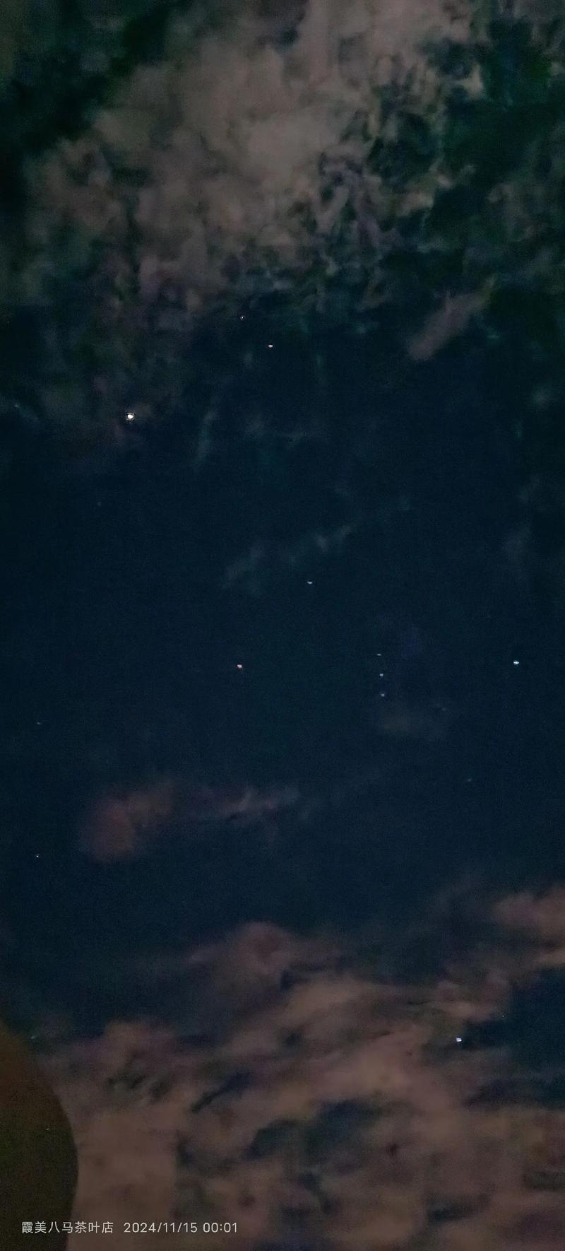 月亮會自己發光嗎