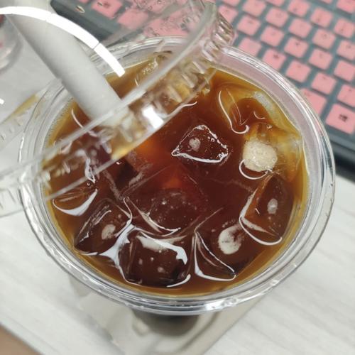 冰塊附近常見的白色霧狀物是什麼