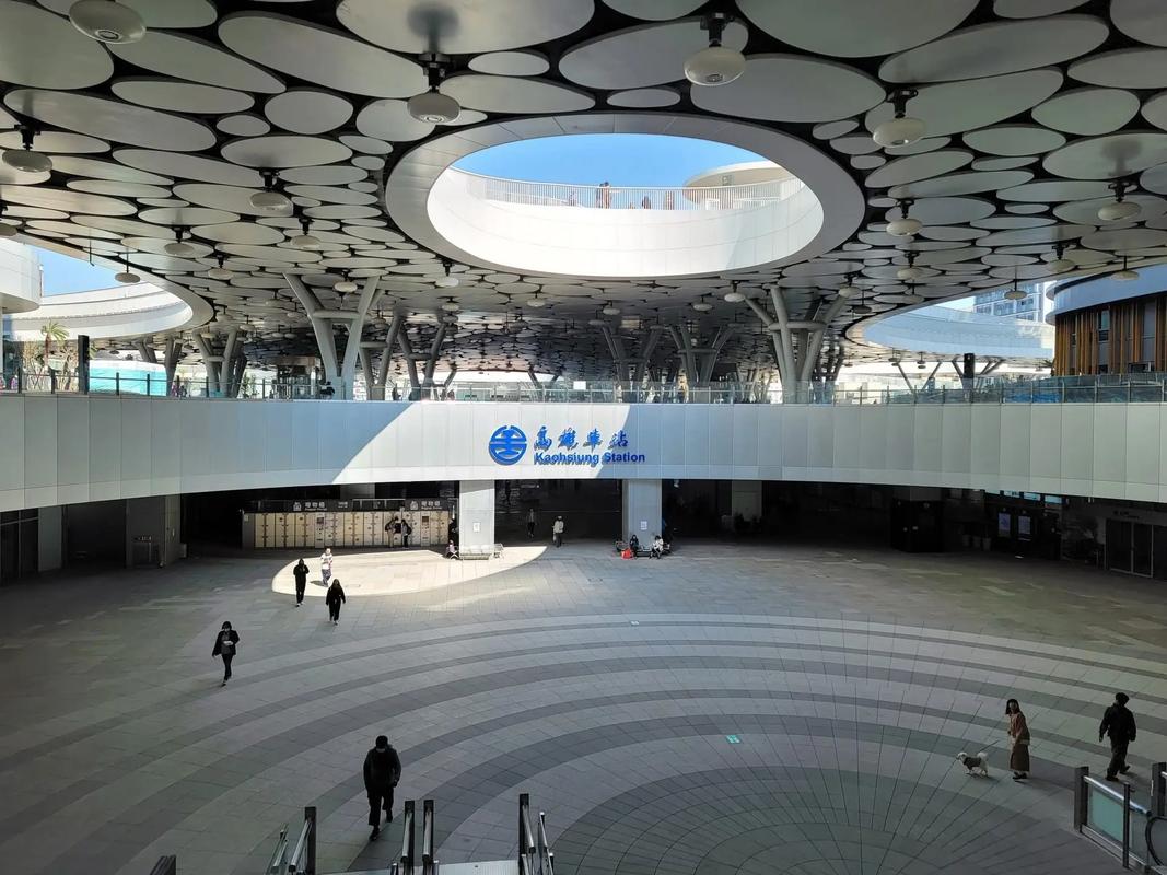 高雄車站誰蓋的