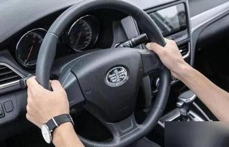 為什麼方向盤很重