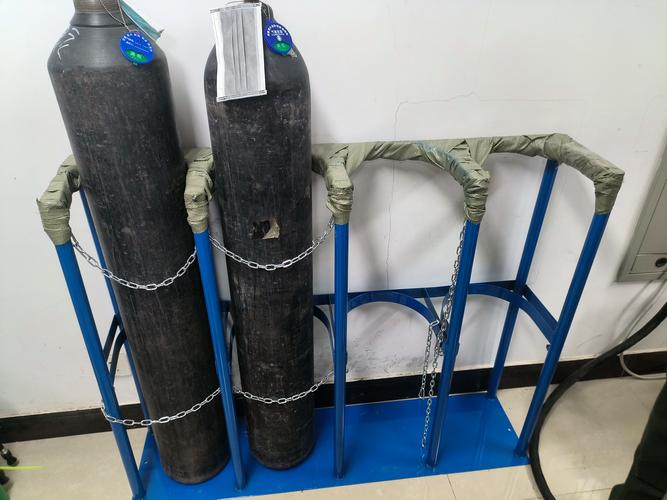 輕鋼架可以裝冷氣嗎?深度解析輕鋼架天花板安裝空調的安全性與必要強化工程 1 輕鋼架可以裝冷氣嗎