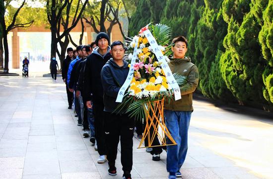 公祭可以穿白色的嗎