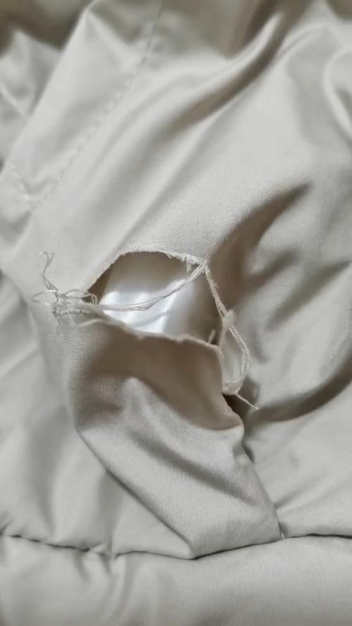 為什麼衣服會破洞