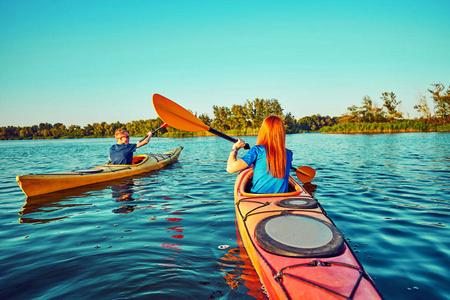 玩獨木舟穿什麼?全方位指南:從入門到進階,划槳前必讀的裝備選擇與安全策略 1 玩獨木舟穿什麼