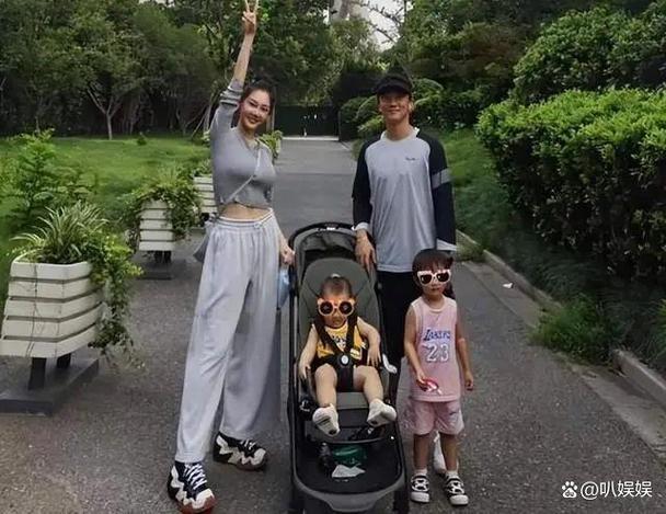 鄭愷幾個小孩?深入解析他的家庭生活與父愛點滴 1 鄭愷幾個小孩