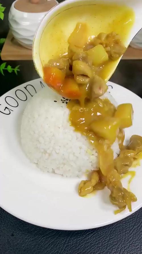 咖喱可以加牛奶嗎?深入探討風味融合、烹飪技巧與健康考量 3 咖喱可以加牛奶嗎